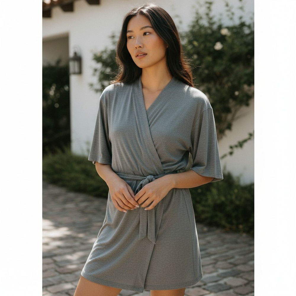 Sexy Basics NEW Women's‎ Medium Robe Kimono Bathrobe Cover-up Grey NWT Funwear
